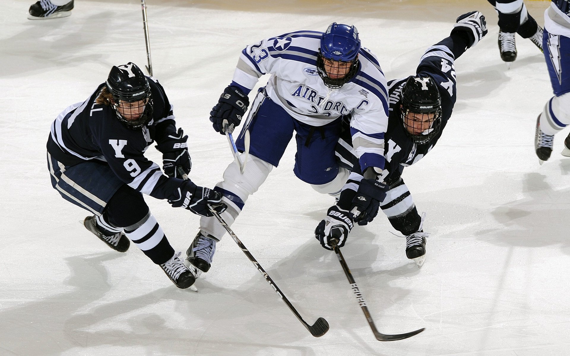 莎拉·查里在跆拳道-67公斤级比赛中获得铜牌，莎拉 查尔斯
